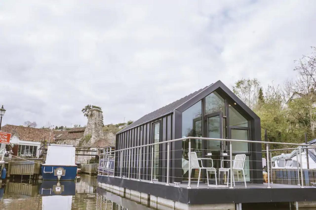 Water Cabin With Water Sports Equipment And Bikes, Bath Bristol Exteriör bild
