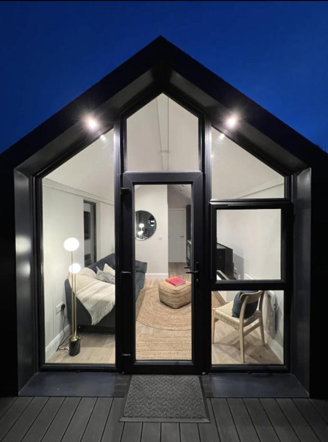 Water Cabin With Water Sports Equipment And Bikes, Bath Bristol Exteriör bild